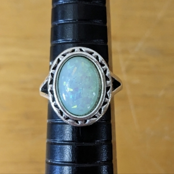 New Vintage Geometric Round Simulated Opal Gemstone Ring, T1B6D - Picture 1 of 2